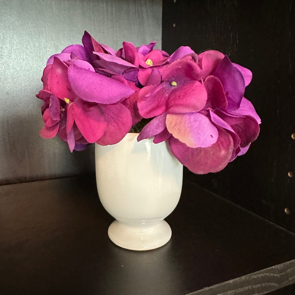 Whimsical Face Vase Vibrant Pink Purple Floral Blooms Decorative Home Accent New - Picture 2 of 4